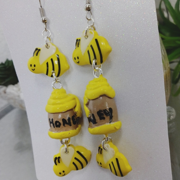 Honey pot bee dangle earrings - Picture 4 of 11